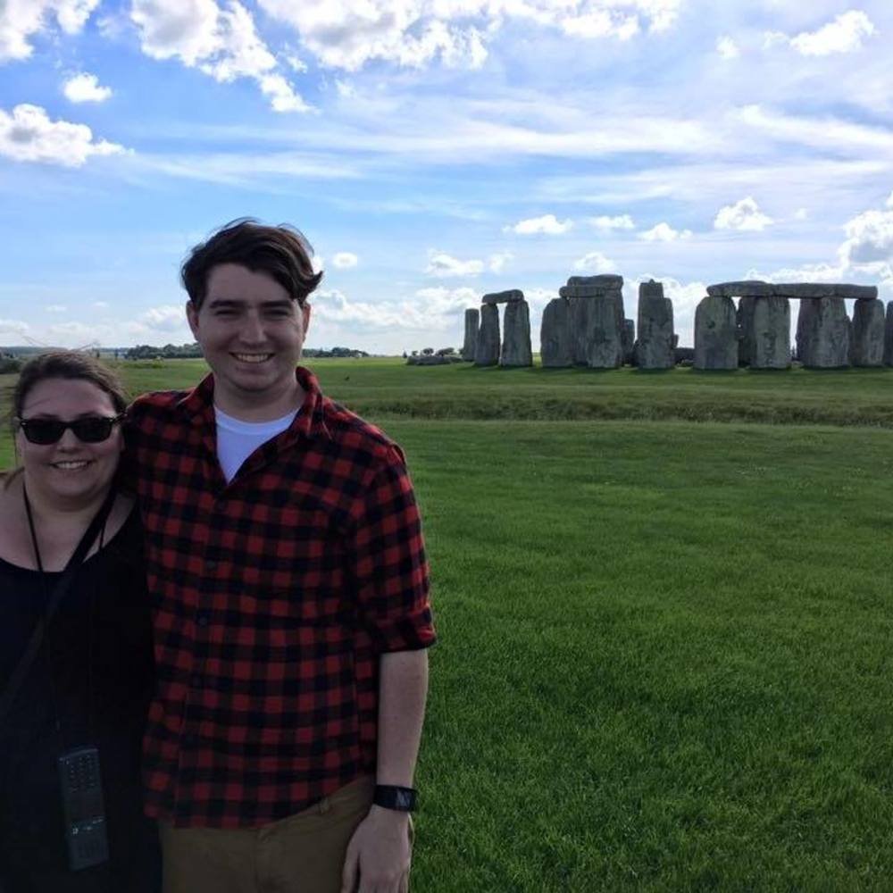 I’m Helena!! Make me a deal!